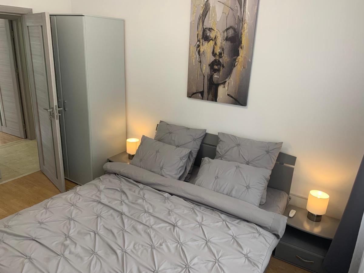 Victoriei Boulevard Private Apartment Brasov Exterior photo